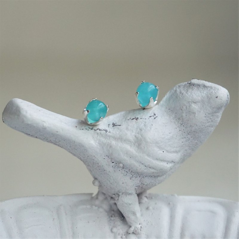 ll 4mm ice Stone ll 925 sterling silver ear clips - a pair with white fungus plugs - ต่างหู - เครื่องประดับพลอย สีเขียว