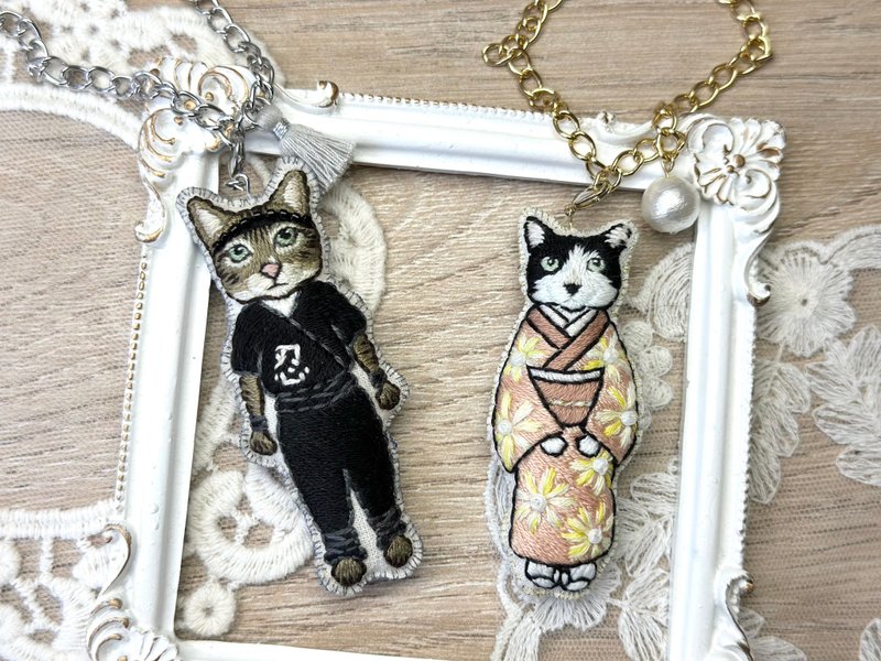 【和風貓咪】客製化貓咪刺繡 匙扣/ 包包掛飾 - 吊飾/掛飾 - 繡線 多色