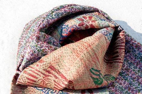 omhandmade 手工縫紗麗布絲巾/絲綢刺繡圍巾/印度絲綢刺繡絲巾-彩虹花朵草原