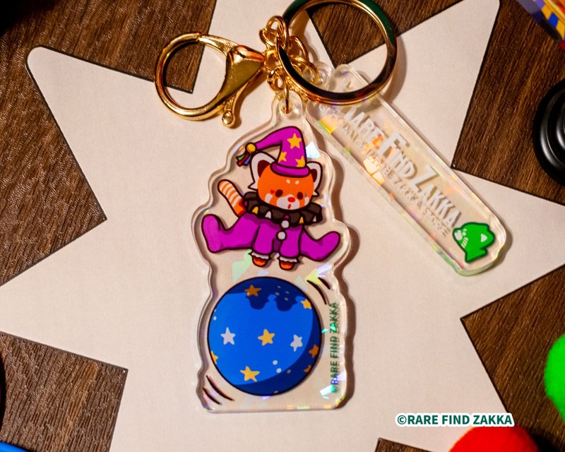 RFZOG Acrylic Keychain The Fuzzy Tails Circus Red Panda Playing on a Circus Ball - ที่ห้อยกุญแจ - อะคริลิค สีเขียว