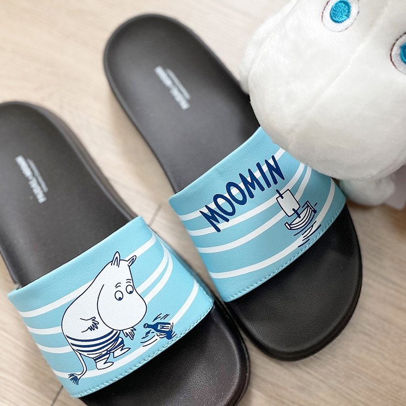 Paidal x Moomin Moominvalley midsummer swimming one-piece sports slippers-ocean blue - รองเท้าแตะ - หนังเทียม สีน้ำเงิน