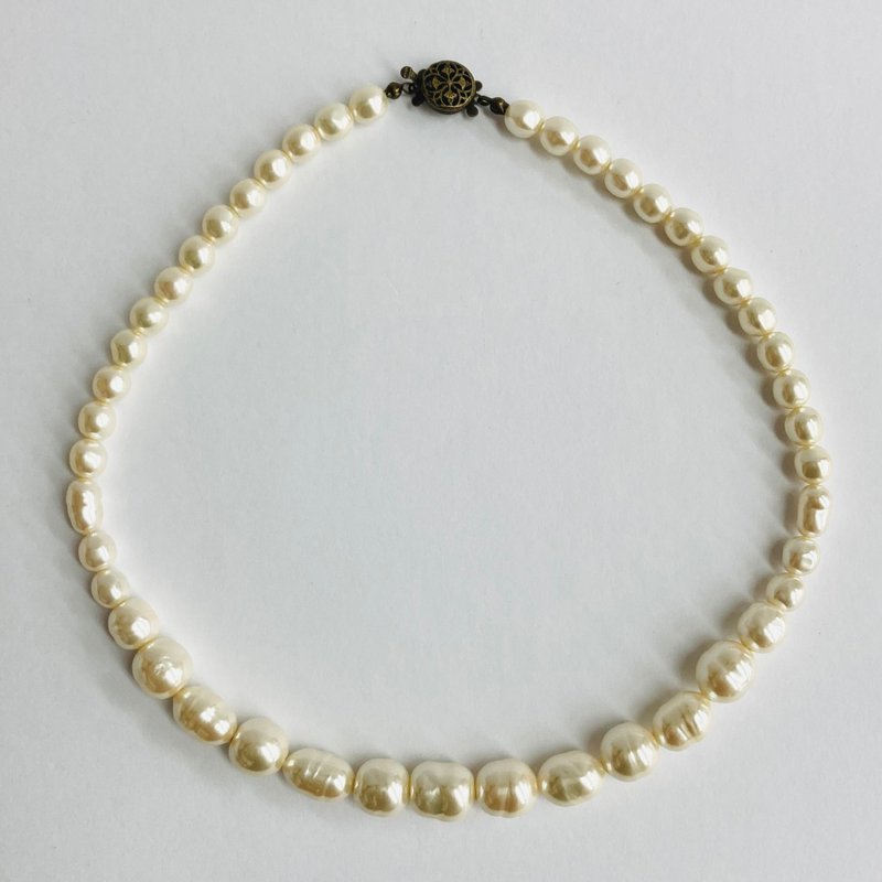 Baroque pearl mix necklace/approx. 45cm/cream/antique brass/made in Japan - สร้อยคอ - แก้ว สีทอง