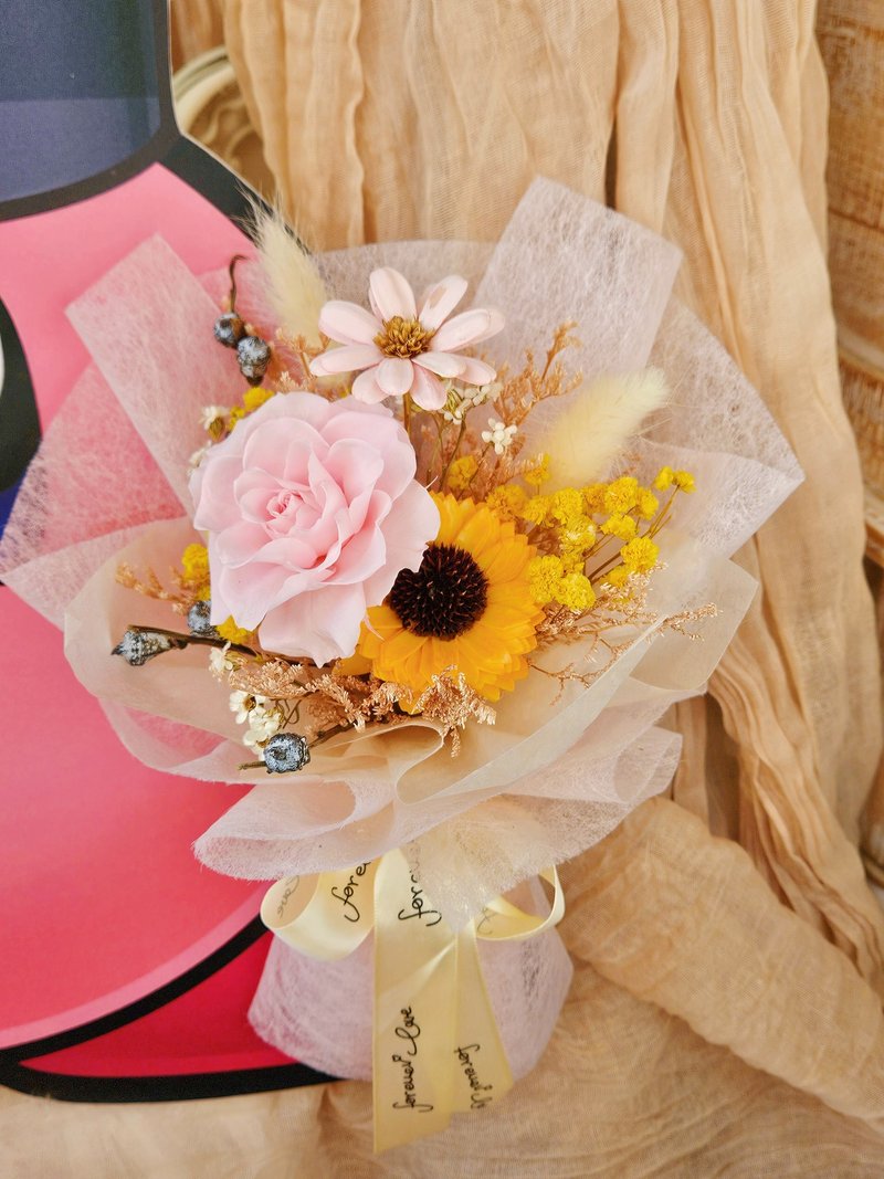 【日本永生花】不凋玫瑰+向日葵花束 生日 送禮 聖誕 畢業 謝師禮 - 乾燥花/永生花 - 植物．花 