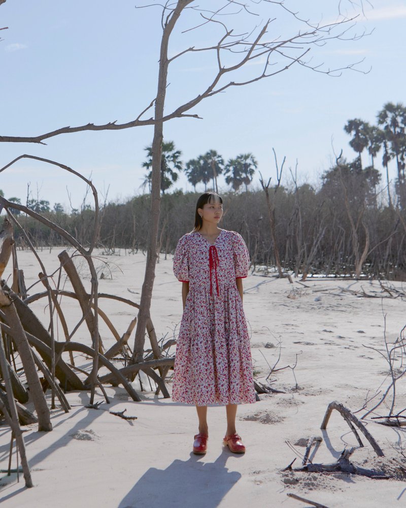 red tiny v necked layer ruffle with puff sleeve dress - 洋裝/連身裙 - 棉．麻 紅色