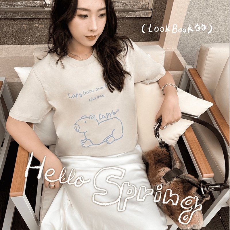 水豚與他的好朋友 短袖T恤  灰衣 寶寶藍 - 女 T 恤 - 棉．麻 銀色