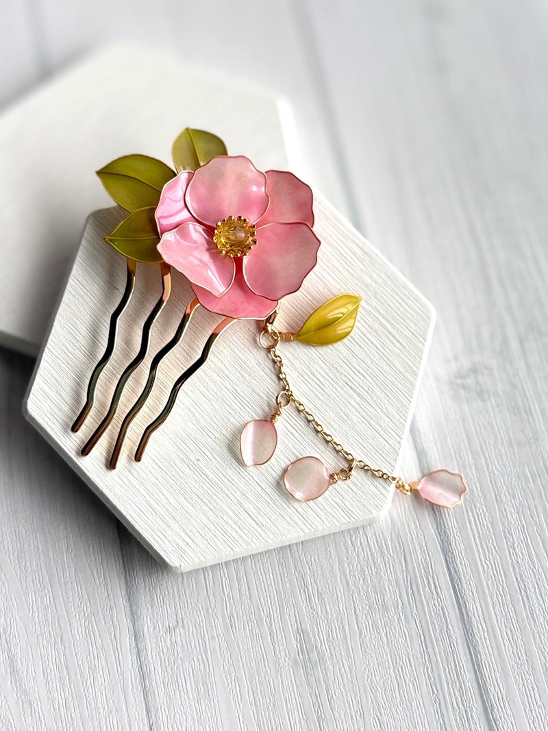 粉茶花四齒髮梳-花瓣垂墜搖擺 可改鴨嘴夾 - 髮夾/髮圈 - 樹脂 粉紅色