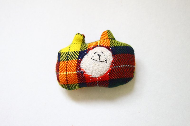 woolCheck/ face of muu brooch or hair rubber - Brooches - Cotton & Hemp Red