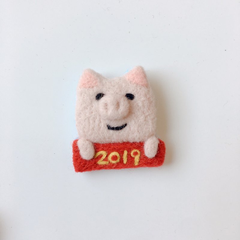 2019豬小弟 別針/磁鐵 - 胸針/心口針 - 羊毛 粉紅色