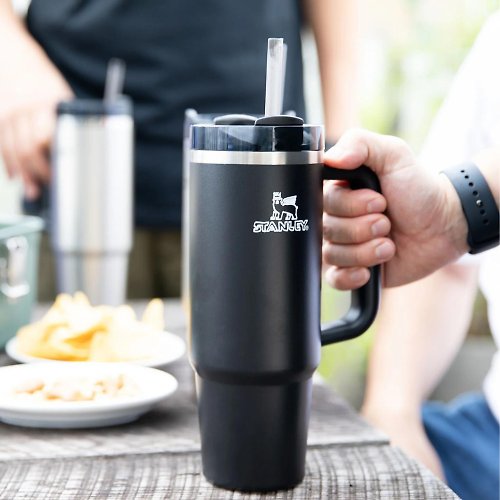 STANLEY Classic Series IceFlow Portable Straw Cup 0.88L / Obsidian Gray -  Shop stanley-tw Vacuum Flasks - Pinkoi