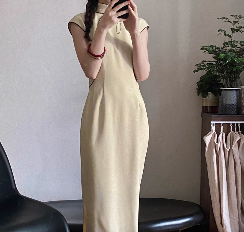 New Chinese retro goose yellow contrasting color edging improved cheongsam - ชุดเดรส - วัสดุอื่นๆ สีเหลือง