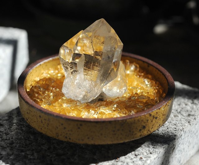 原石クリスタル1 1Kg 水晶 クラスター 原石 マダガスカル産 台座付属 一点物