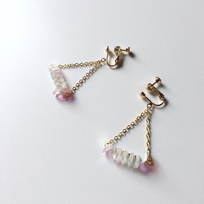 Elegant Triangle Czech Beads Earrings - ต่างหู - แก้ว ขาว