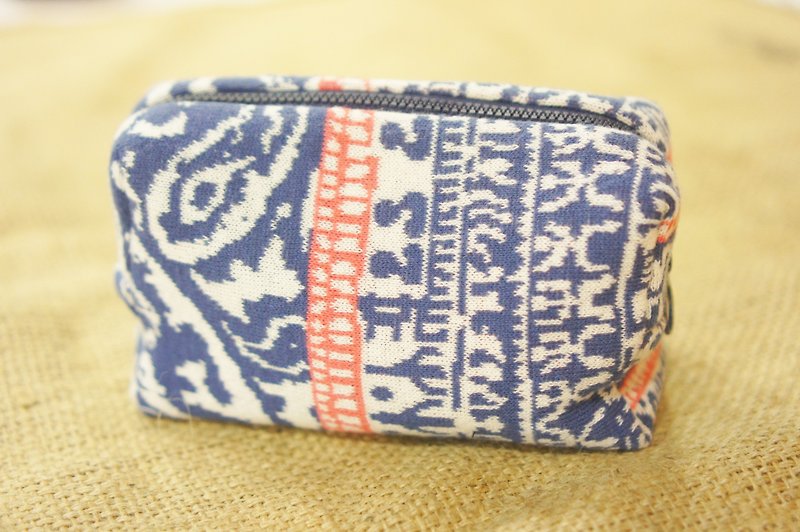 Knitting [flower window sill X Glory] blue pink totem cosmetic bag - กระเป๋าเครื่องสำอาง - วัสดุอื่นๆ สีน้ำเงิน