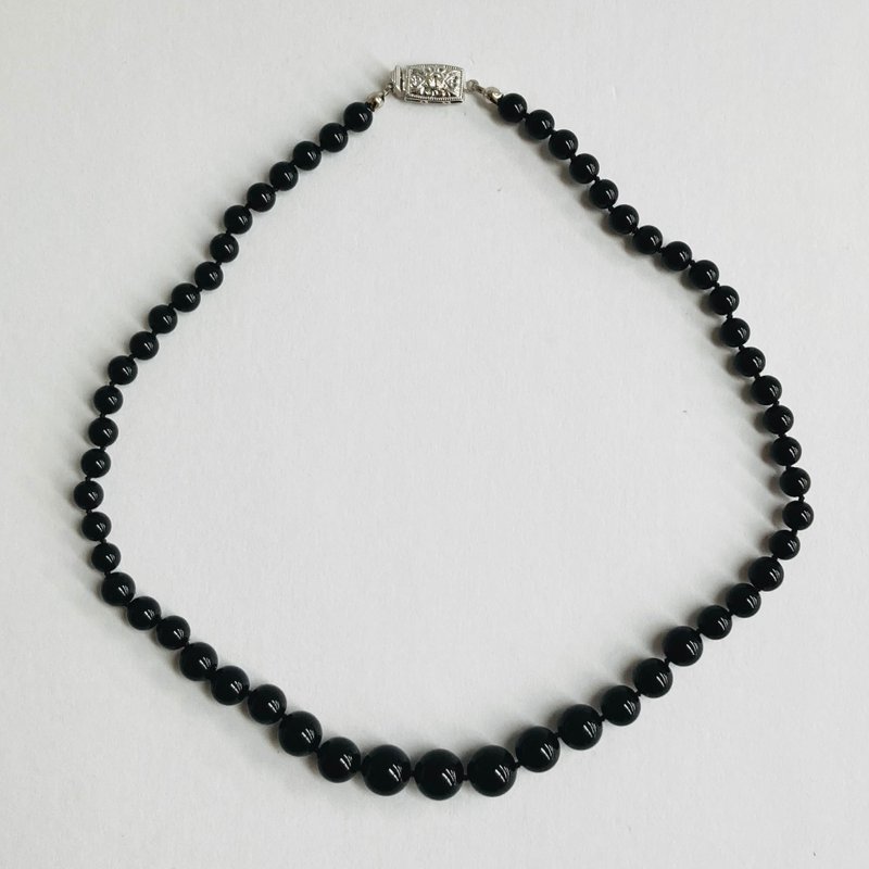 Glass beads all knots gradation necklace / 6x10mm approx. 43cm / black / R / made in Japan - สร้อยคอ - แก้ว สีดำ