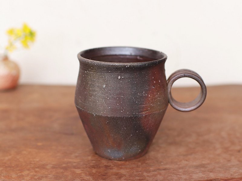 備前焼 コーヒーカップ(野草)　c9-041 - マグカップ - 陶器 ブラウン