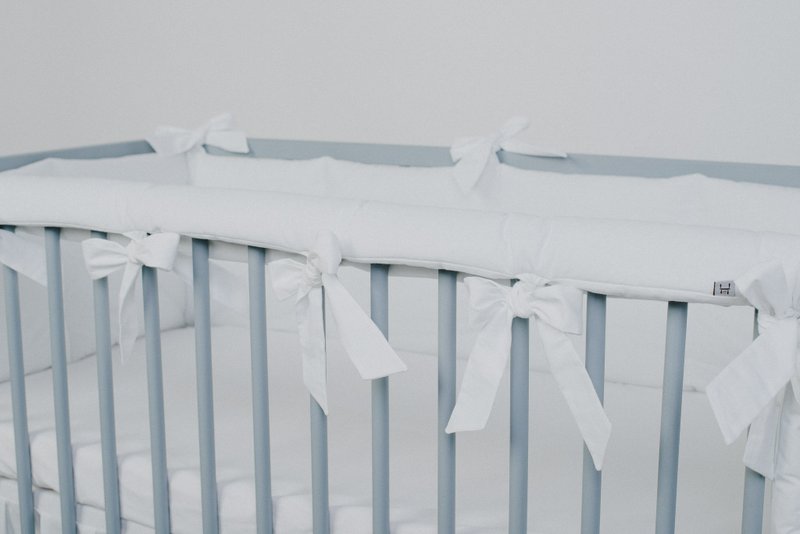 White Crib rail cover Teething guard - Custom size rail cover with white bows - 嬰兒床/床圍/寢具 - 棉．麻 白色