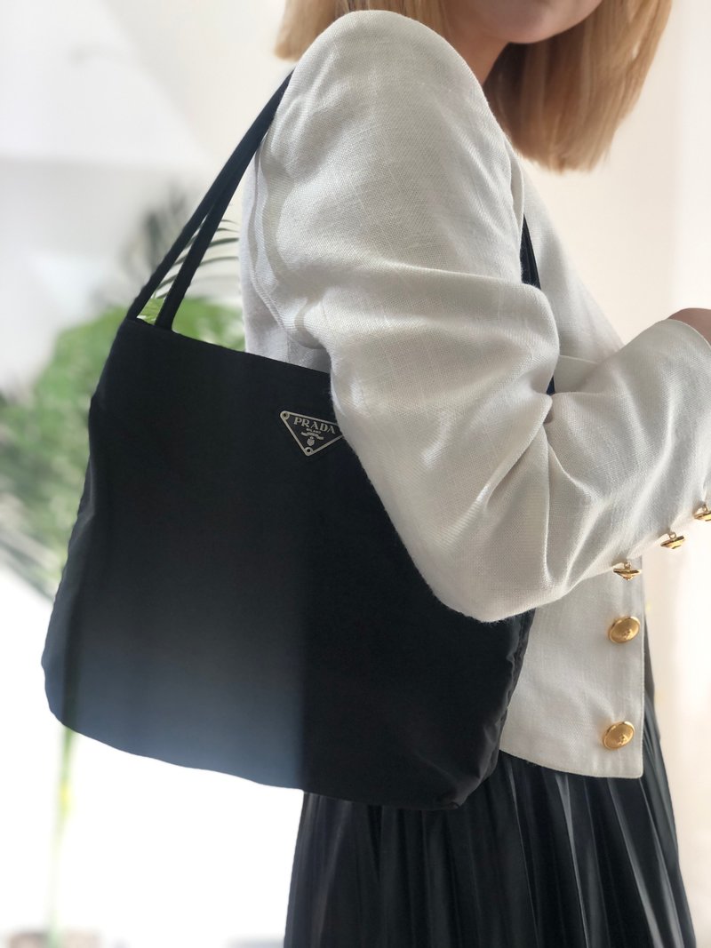 【 日本直送　名牌中古包 】PRADA プラダ  トライアングルプレート ナイロン  ショルダーバッグ ブラック vintage ヴィンテージ 6ercv7 - 側背包/斜背包 - 尼龍 黑色
