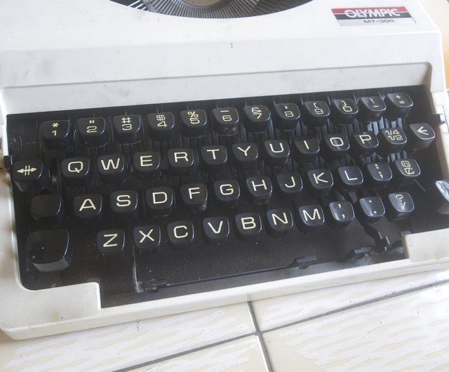 日本和文タイプライター(新品リボン付き)