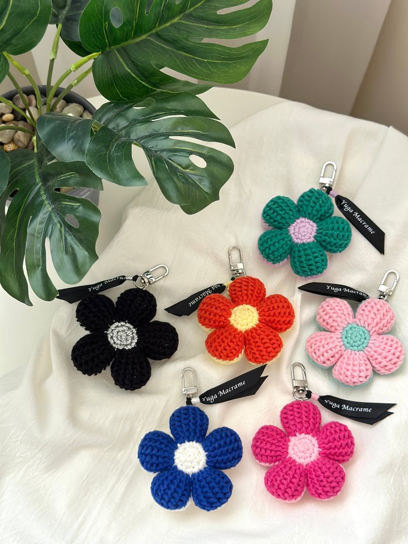 Handmade crochet two-color three-dimensional flower charm key ring bag charm - พวงกุญแจ - ผ้าฝ้าย/ผ้าลินิน 