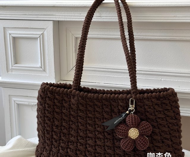 手作りかぎ針編み 2色立体フラワーチャーム キーホルダー バッグ 手作りかぎ針編み 2色立体フラワーチャーム キーホルダー バッグ
