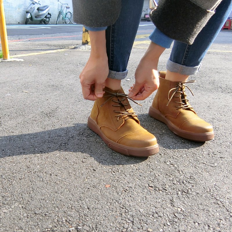 Flat strap leather ankle boots || Nutcracker London Adventure|| 8159 - รองเท้าบูทสั้นผู้หญิง - หนังแท้ สีกากี