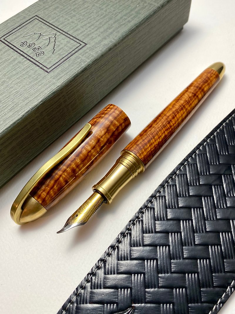 3952 Old Goat-Naluwan イエロー Wood Two-color Calligraphy Steel Tip / Special Calligraphy Titanium Tip Fountain Pen