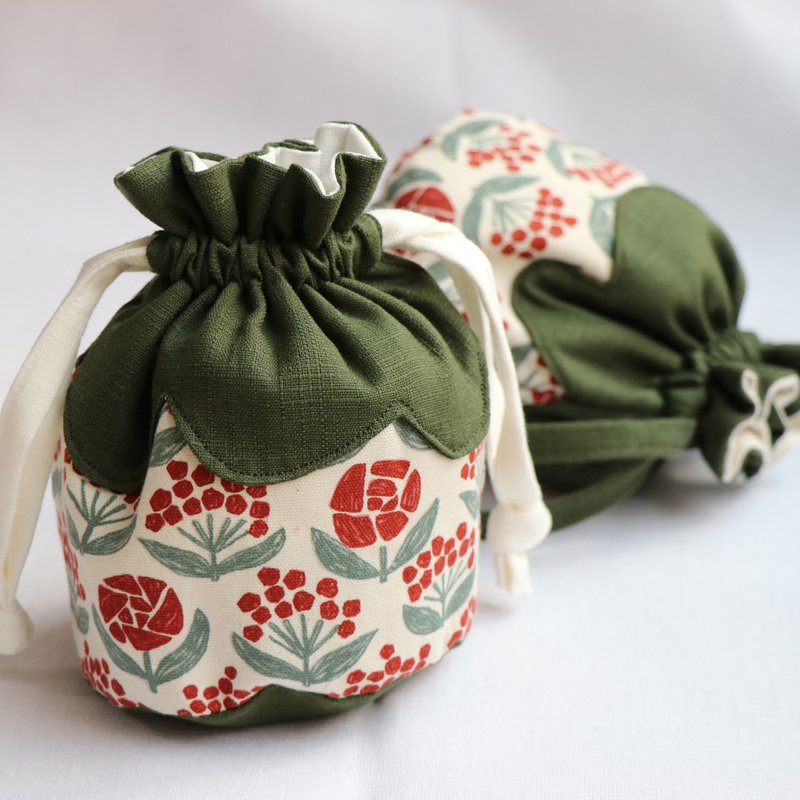 【 MY HANDMADE 】Little Flower 紅綠圓底束口袋 l 日 - 束口袋/束口背包/水桶包 - 棉．麻 綠色