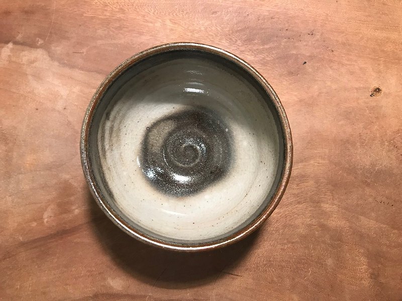 しのは大きなお椀と水筒を切る - 茶碗・ボウル - 陶器 ホワイト