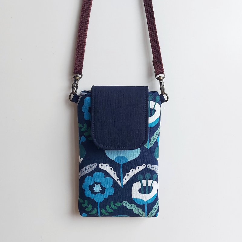 Crossbody/neck mobile phone bag-Blue Bottom Garden - เคส/ซองมือถือ - ผ้าฝ้าย/ผ้าลินิน 