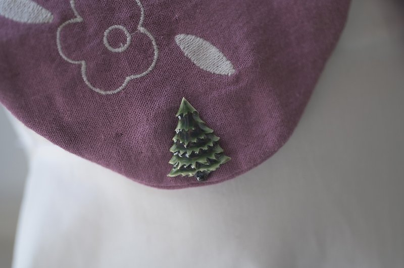 Porcelain Brooch Green Small Christmas Tree Pin - เข็มกลัด - เครื่องลายคราม 