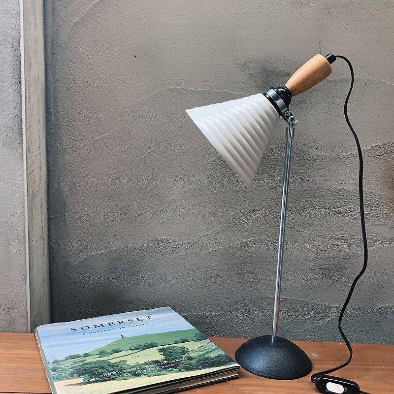 Early European limited edition. Old beech wood cast iron standing lamp with aluminum cover - Lighting - Other Metals 