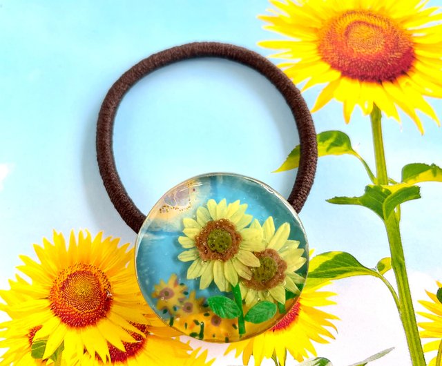 グリーンのひまわりハートレジンヘアゴム グリーンのひまわりハートレジンヘアゴム 向日葵畑と夏空のヘアゴム