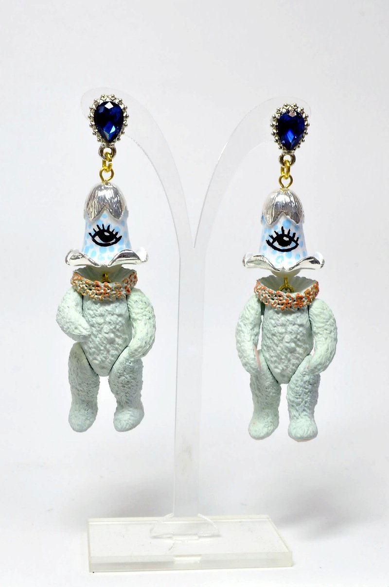 TIMBEE LO 銀色單眼鈴蘭花頭 小熊怪獸耳環 單隻發售 - 耳環/耳夾 - 塑膠 銀色