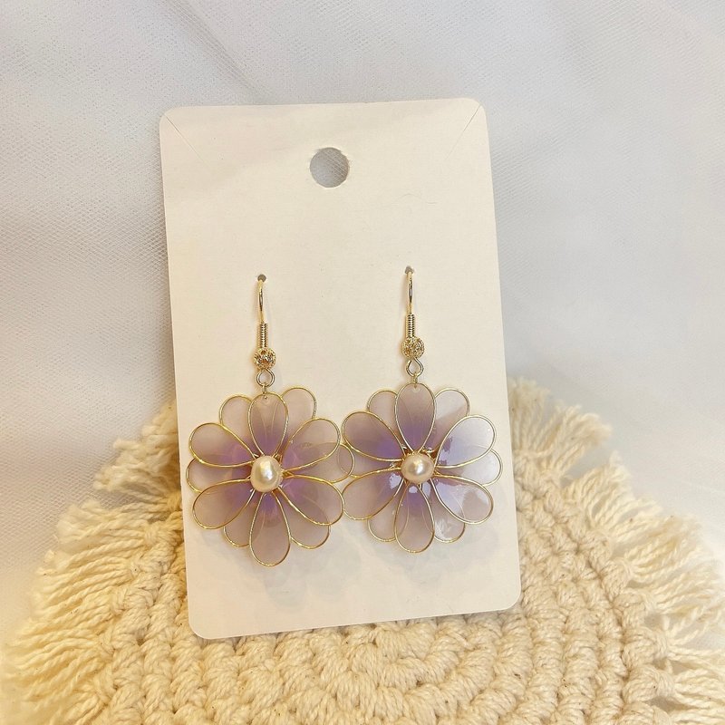 Pearl chrysanthemum and purple lotus root - Earrings & Clip-ons - Resin Orange