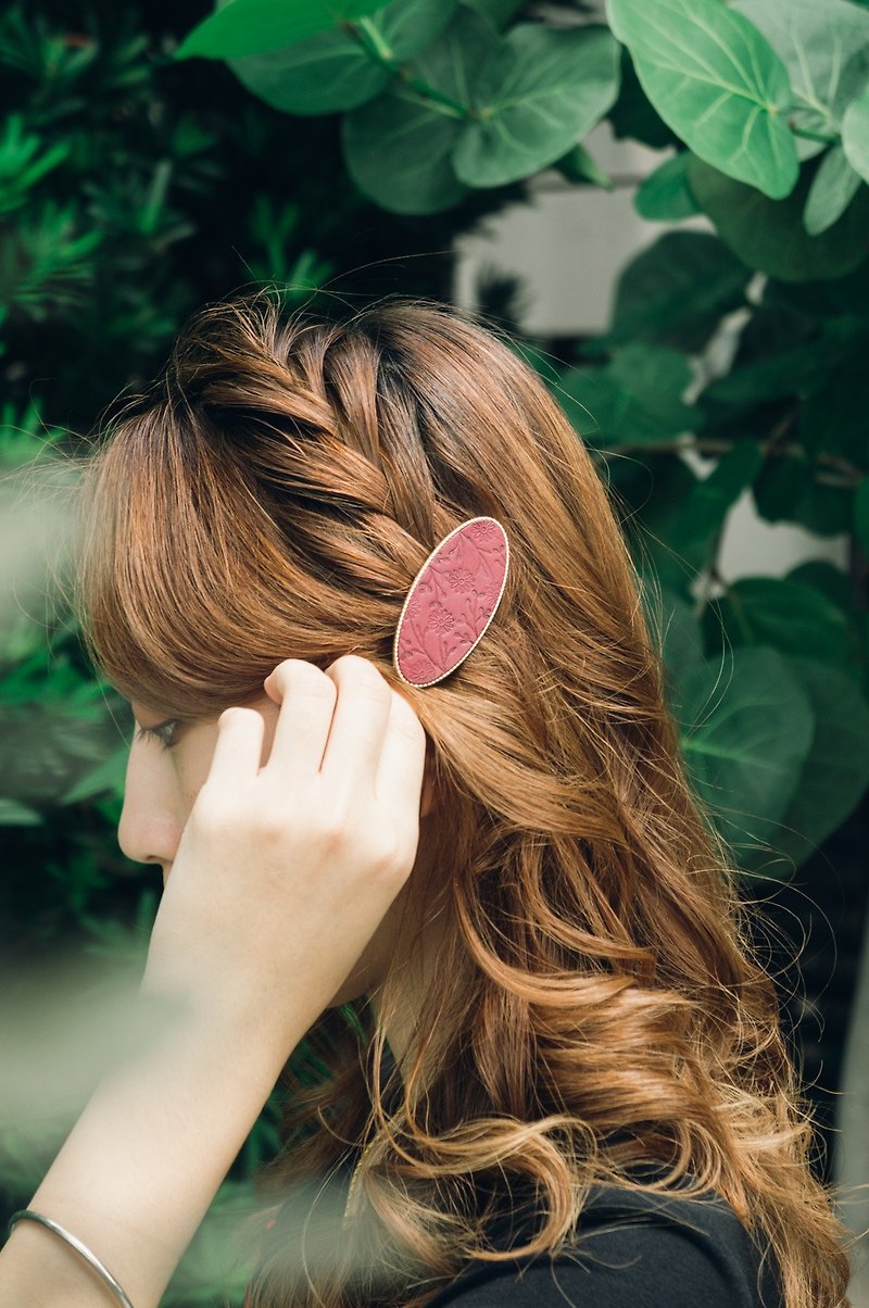#职人Hand-stitched leather hair accessories-oval vegetable tanning / W3-016 / finished product - Hair Accessories - Genuine Leather Multicolor