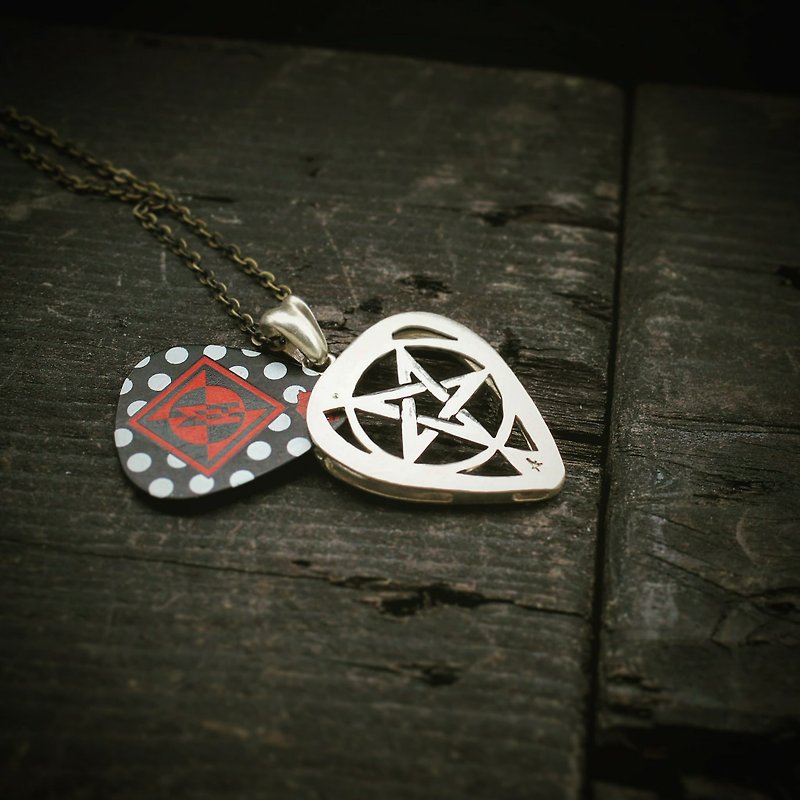 Simple guitar pick inverted pentagram Silver pendant - Necklaces - Other Metals Silver