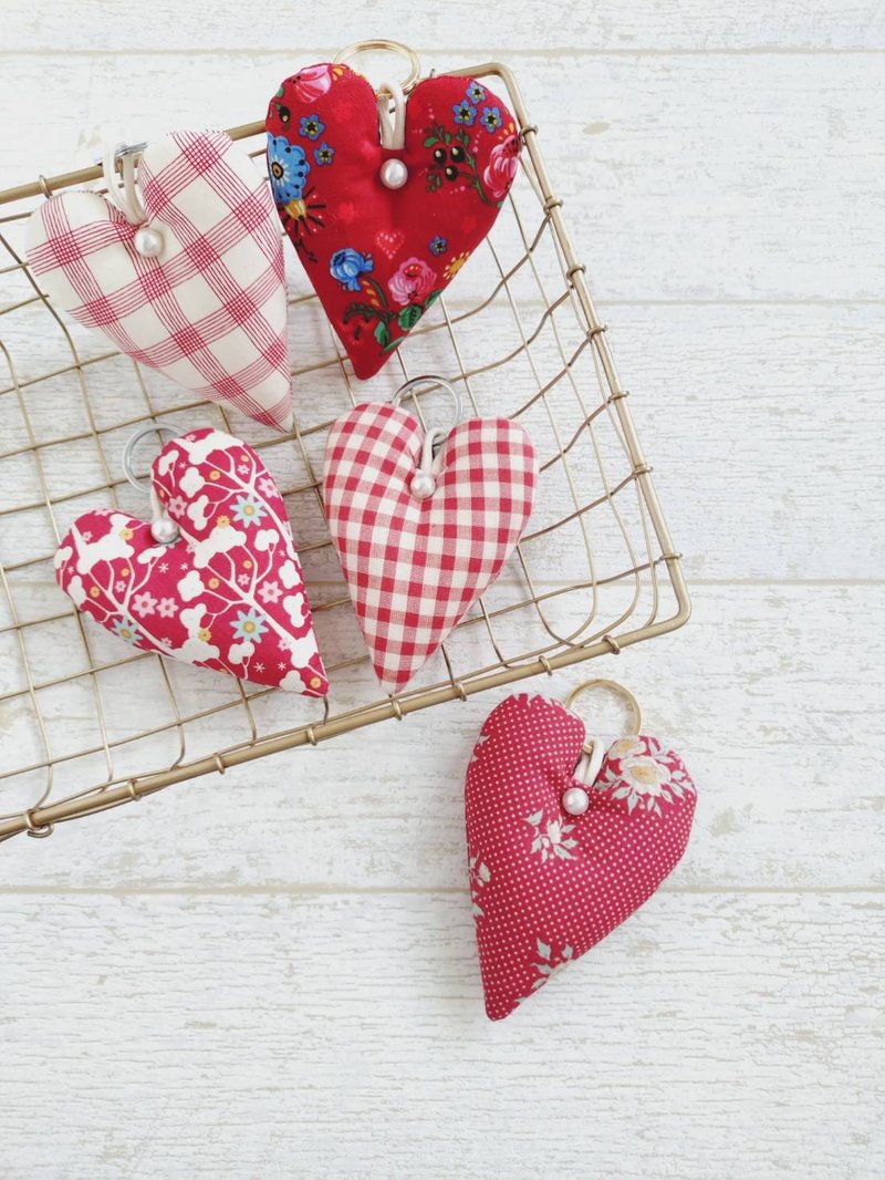 現貨!【IFV/草本香氣吊飾/鑰匙圈】愛心款 玫瑰花 日本布 美國布 - 香氛/精油/擴香 - 棉．麻 紅色