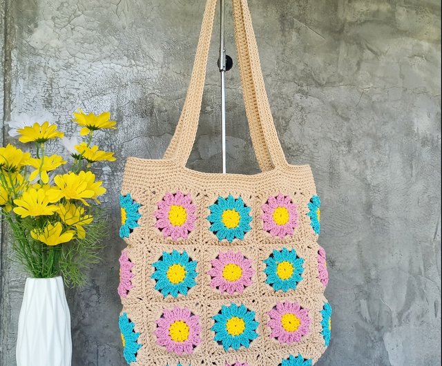 グラニースクエアの花かぎ針編みバッグ。 - ショップ siriwanbag