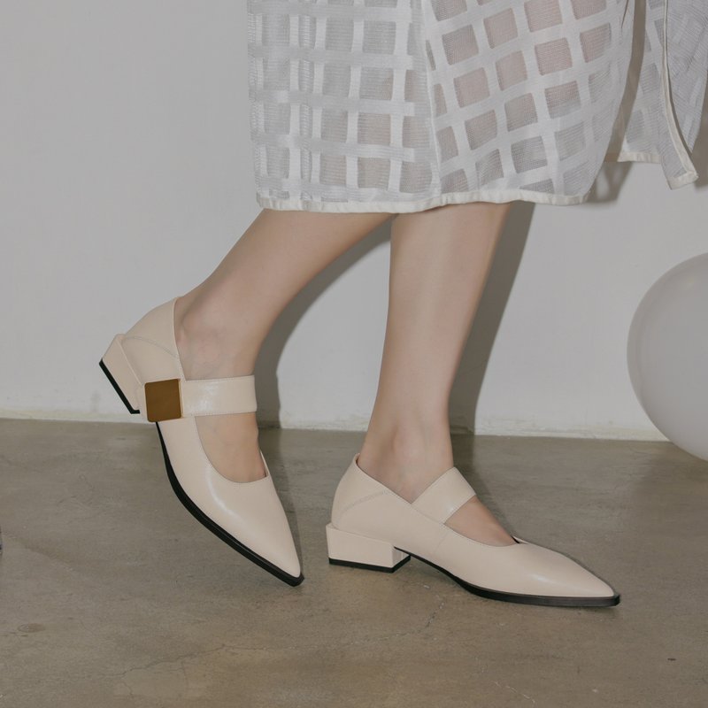 Golden square decoration-Devil's sticky square-heeled pointed-toe shoes-off-white - รองเท้าส้นสูง - หนังแท้ ขาว