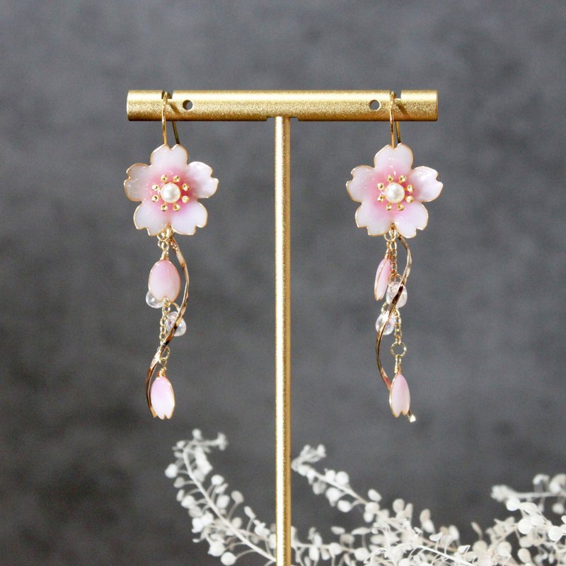 Kawazu Sakura Earrings Gradient Cherry Blossom Dangle Earrings Elegant Temperament Earrings Clip-On - ต่างหู - เรซิน สึชมพู