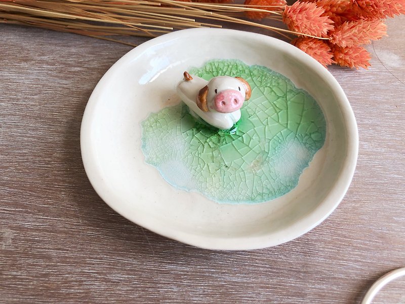 Little pig -Handmake Ceramic and glass Jewellery plate - Pottery & Ceramics - Porcelain White