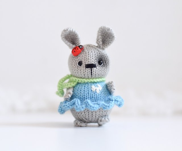 ウサギのシンボル2023、中国の干支ウサギの置物、ウサギのおもちゃ、ウサギのミニチュア - ショップ CrochetToysKsu 人形・フィギュア  - Pinkoi