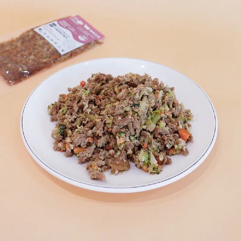 【貓狗主食】寵物無穀鮮食包－草飼牛腿肉(150g) COCONILLA口口迷 - 貓罐頭/鮮食 - 新鮮食材 卡其色