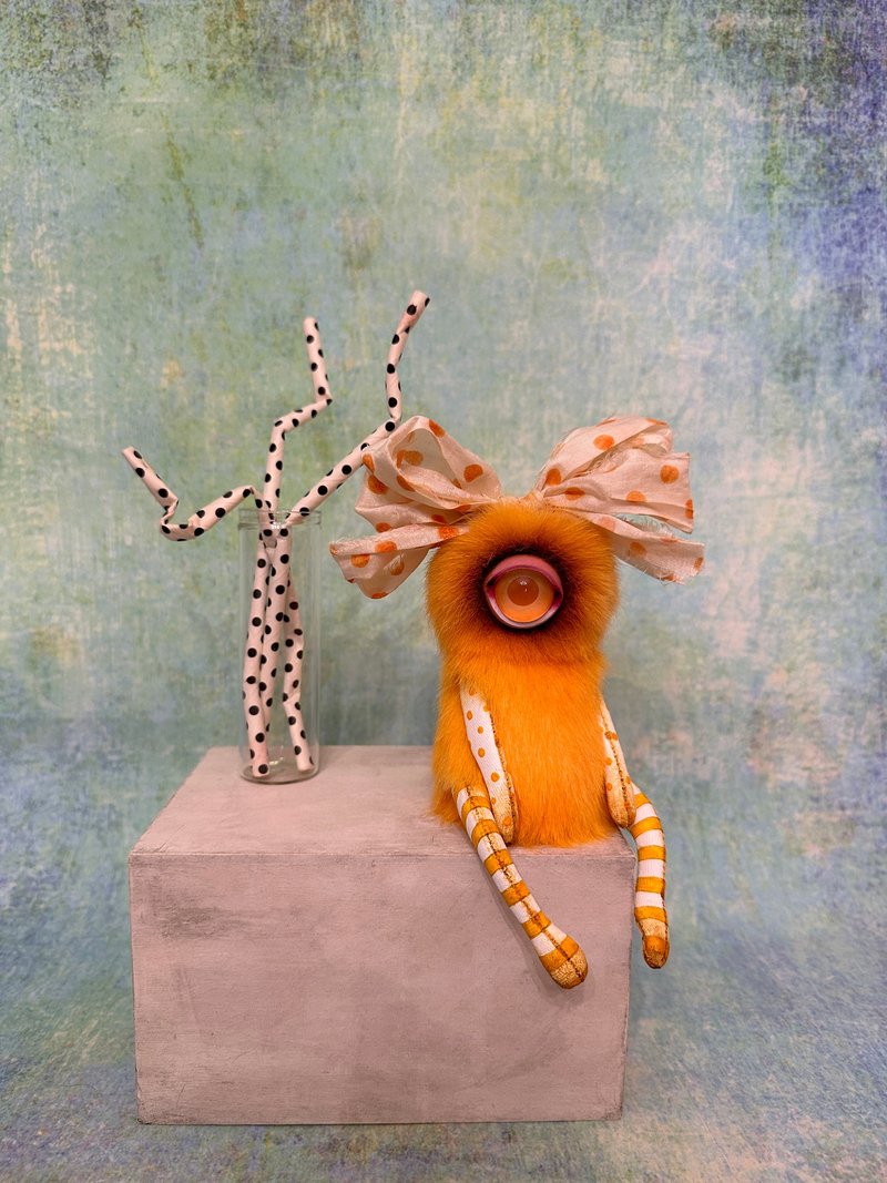 淺橘色 獨一無二 獨眼藝術娃娃 - 公仔模型 - 其他材質 橘色