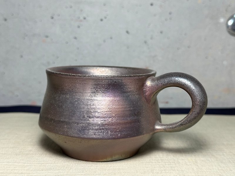 Mug/firewood/handmade/gold color/Yang Boyong - แก้วมัค/แก้วกาแฟ - ดินเผา 