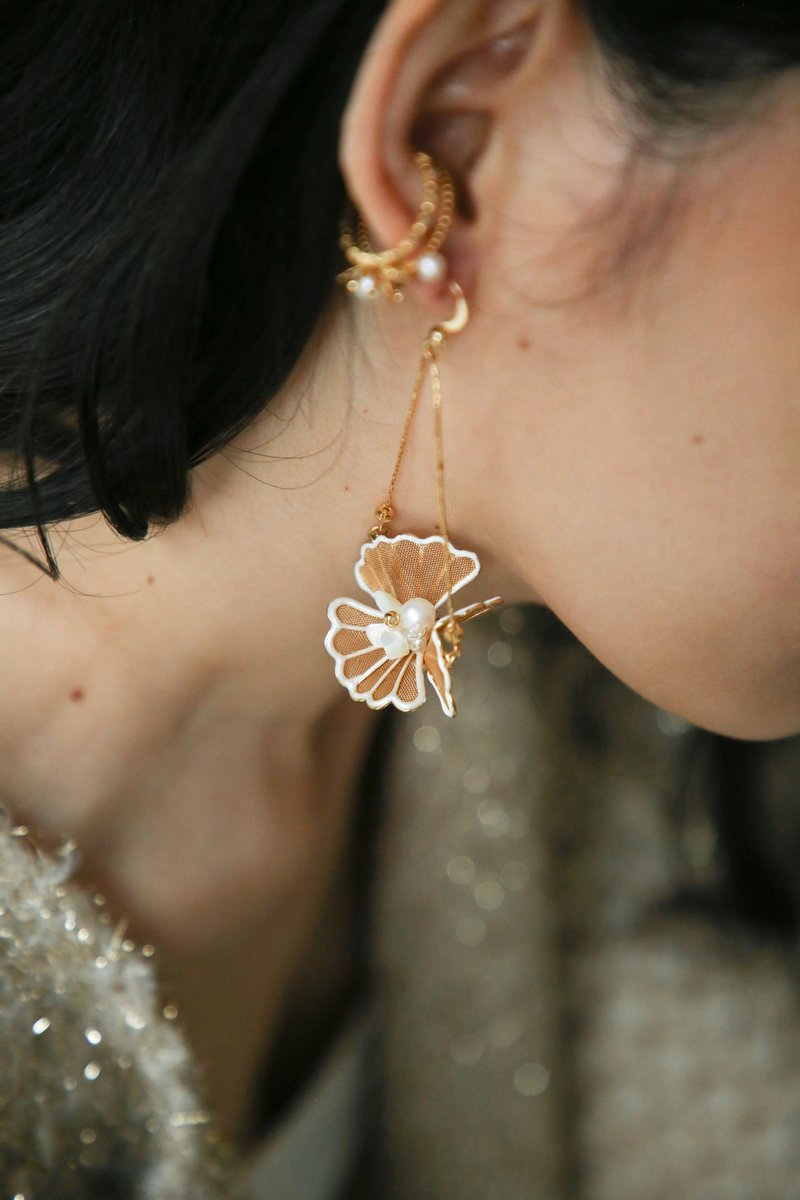 SWAN2.0 - Waltz Pearl White Crystal Swan Earrings - ต่างหู - ทองแดงทองเหลือง ขาว