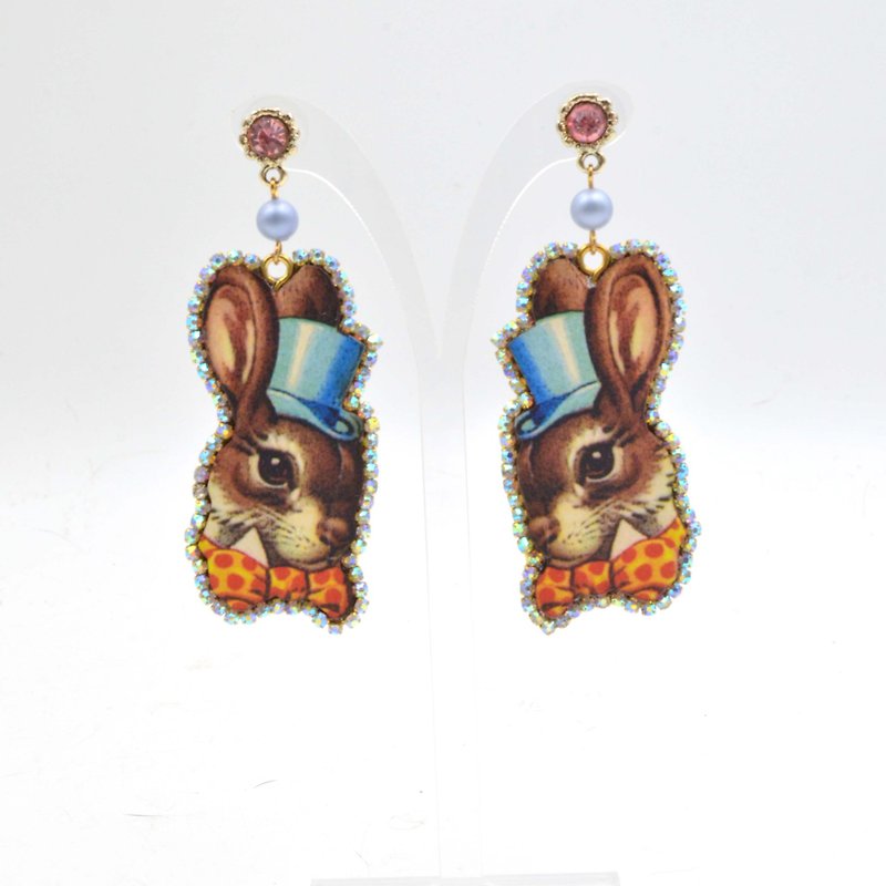 American Woodchip Rabbit Gentleman Pattern Earrings with Swarovski Crystal Edge Ultralight Flat Digital Print - ต่างหู - ไม้ หลากหลายสี