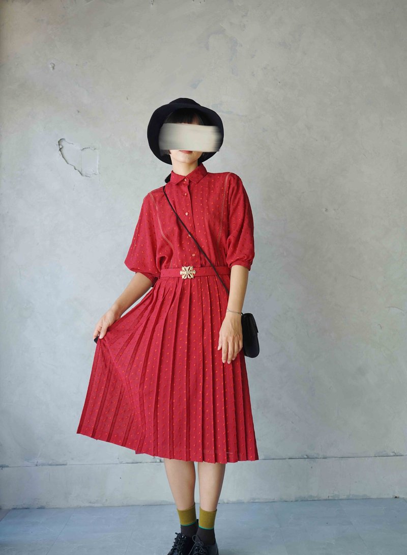 Treasure Hunt Vintage Clothes - Festive atmosphere red three-dimensional embroidery dot fabric one-sleeved 100-fold retro dress - ชุดเดรส - เส้นใยสังเคราะห์ สีแดง