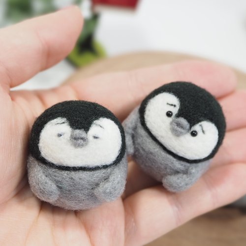 kumakoro まゆペンギンのひな -薄目orぱっちりおめめ- 羊毛フェルト