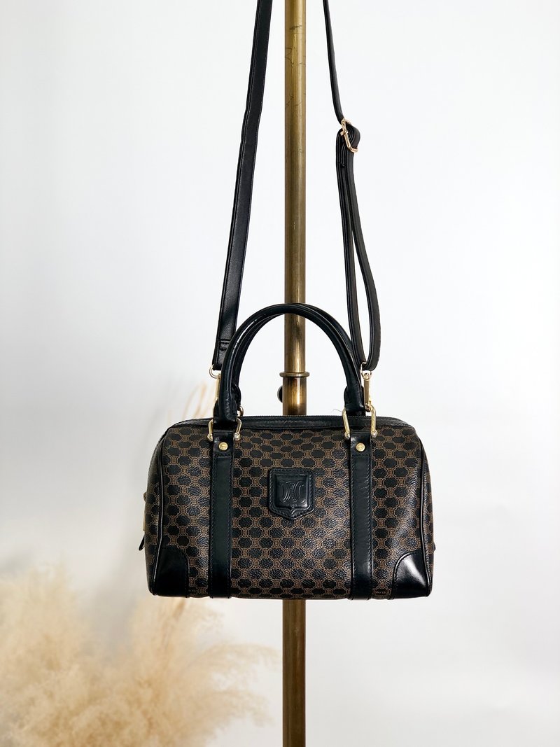 【 日本直送　名牌中古包 】CELINE セリーヌ マカダム ハンドバッグ ブラック ブラゾン型押し PVCレザー 2way ミニボストン 5uamii - 手提包/手提袋 - 防水材質 黑色